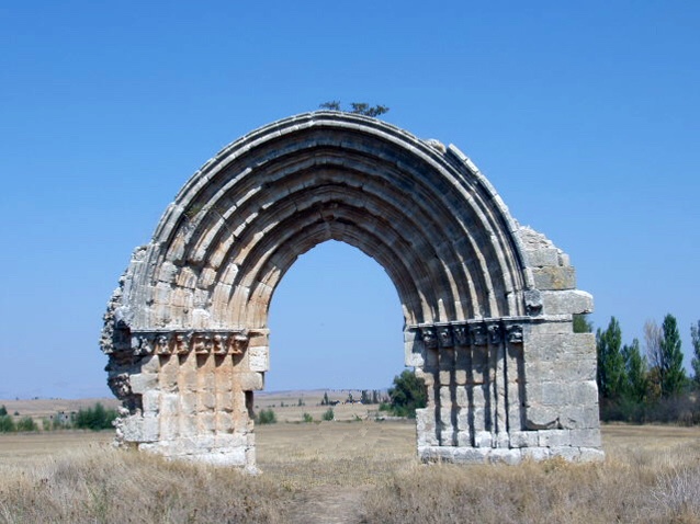 Arco de San Miguel de Mazarreros, en Sasamón